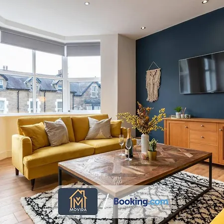 Elegant Three Bed Duplex By Movida Group Short Lets & Serviced