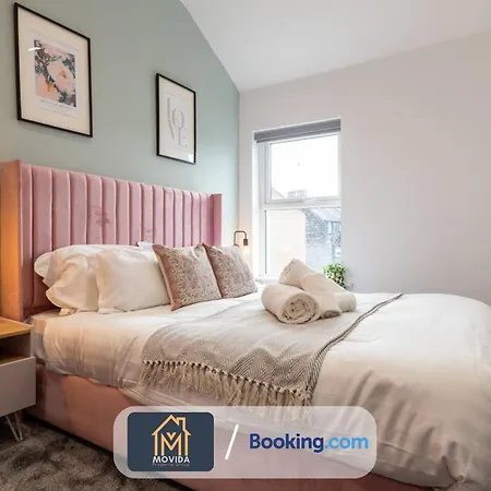 Elegant Three Bed Duplex By Movida Group Short Lets & Serviced Appartement
