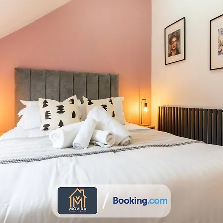 Elegant Three Bed Duplex By Movida Group Short Lets & Serviced