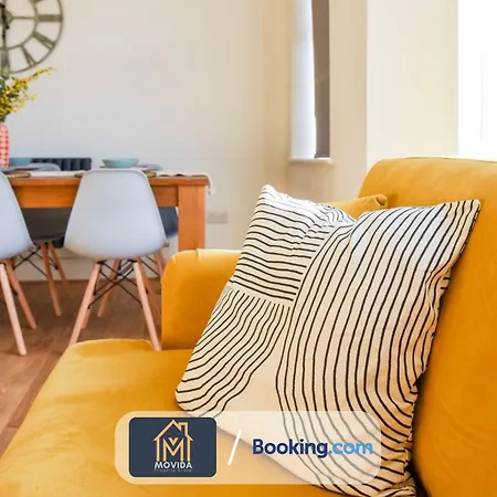 Elegant Three Bed Duplex By Movida Group Short Lets & Serviced *