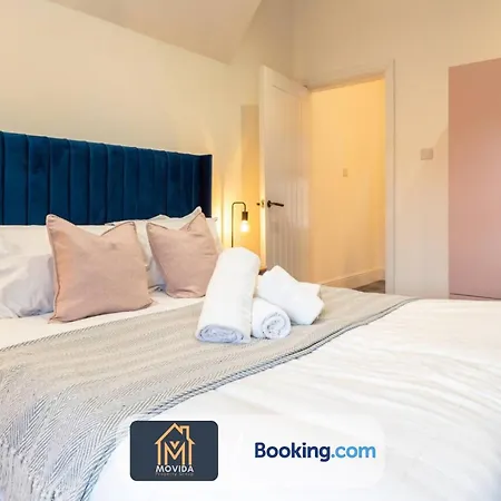 Elegant Three Bed Duplex By Movida Group Short Lets & Serviced